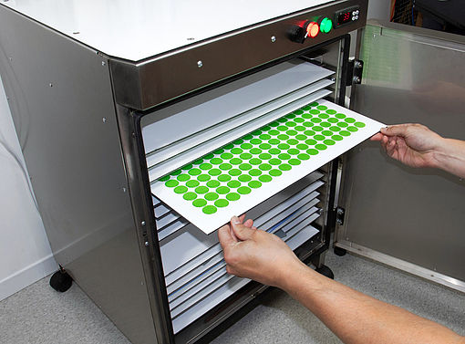 View 4: Opal - Halbautomatische Doming-Maschine mit Ofen View 4: Opal - Halbautomatische Doming-Maschine mit Ofen