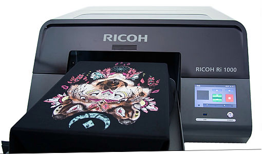 Ricoh Ri 1000 stampa diretta su T-Shirt e tessuti - Stampante T-Shirt -  Snitec